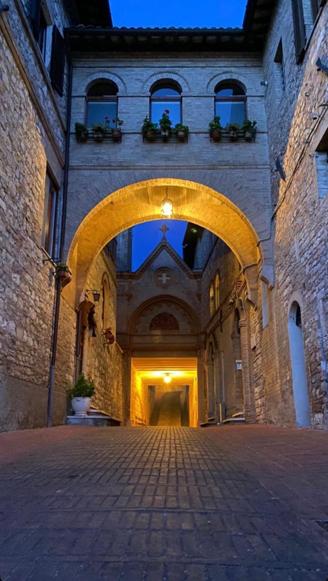 Monolocale L'Anfiteatro Romano 아시시 외부 사진